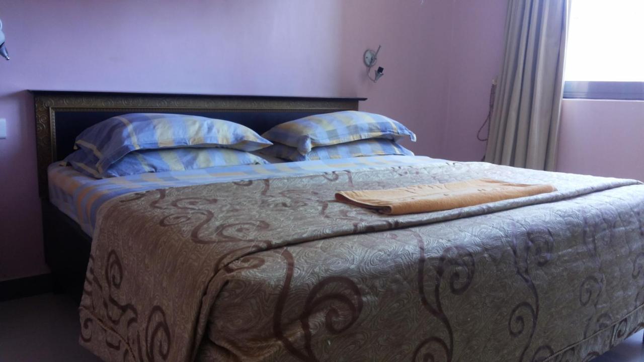 Palema Crown Hotel Gulu Buitenkant foto