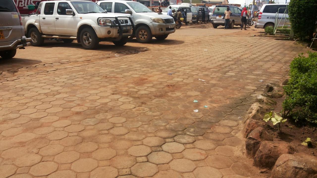 Palema Crown Hotel Gulu Buitenkant foto