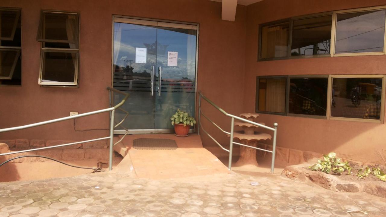 Palema Crown Hotel Gulu Buitenkant foto